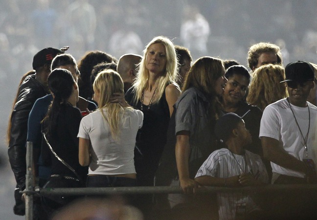 Gwyneth Paltrow, black dress, concert, black top, Jay-Z concert